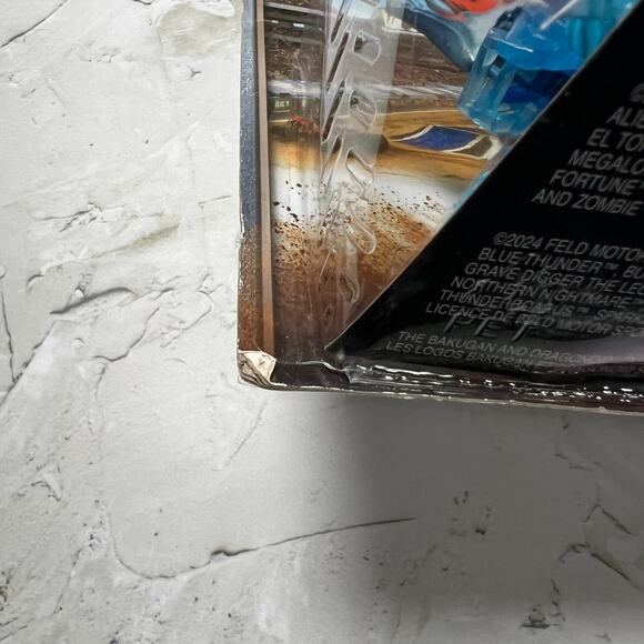 NEW Monster Jam MEGALODON Vs HOOKED Die Cast Truck 1:64 Double Down Showdown - Picture 7 of 8